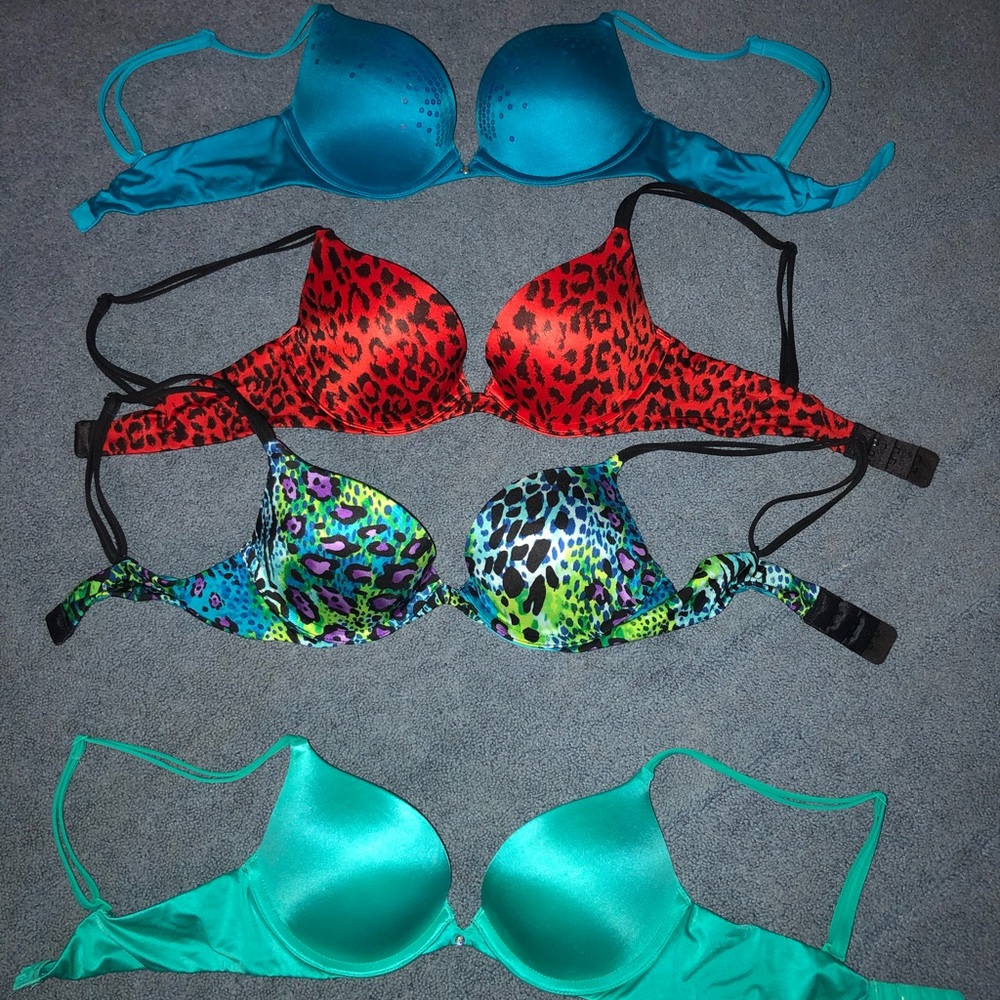 Victoria’s Secret bras 32B